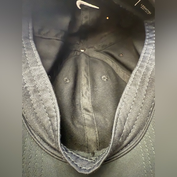 Nike Legacy 91 Dri-Fit Strap Back Black Hat Lightweight Running Golf Fitness OS - Picture 4 of 9